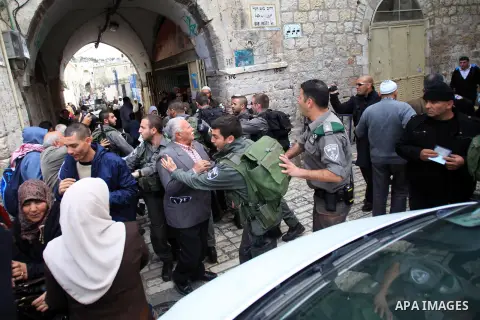 Israeli policemen stand guard as they try to prevent Palestinians from entering the al-Aqsa mosque compound, in Jerusalem's Old City on March 11, 2014. Israeli authorities on Tuesday closed a number of Al-Aqsa Mosque com...
