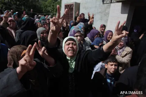 Relatives of Palestinian Kareem Hamad mourn during his funeral at Beit Hanoun on the northern Gaza Strip March 12, 2014. A blast in a second-storey apartment killed Hamad and other two militants belonging to a small Jiha...