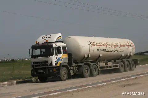 A truck carrying fuel for the Gaza Strip enters Rafah town through the Kerem Shalom crossing between Israel and the southern Gaza Strip on March 16, 2014. Israel has allowed the resumption of diesel deliveries into Gaza,...