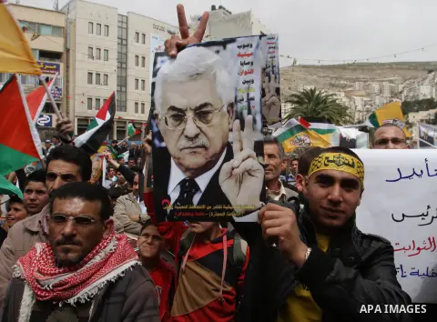 Palestinian Fatah supporters hold Palestine flags and posters of Palestinian President Mahmoud Abbas during a support rally in West Bank City of Nablus, 17 March 2014. Thousands of Palestinians in several cities in the W...