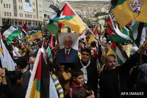Palestinian Fatah supporters hold Palestine flags and posters of Palestinian President Mahmoud Abbas during a support rally in West Bank City of Nablus, 17 March 2014. Thousands of Palestinians in several cities in the W...