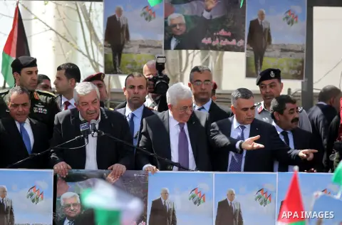 Palestinian President Mahmud Abbas waves to his supporters following his trip to Washington DC, on March 20, 2014, in the West Bank city of Ramallah. US President Barack Obama and Palestinian leader Mahmud Abbas held "lo...