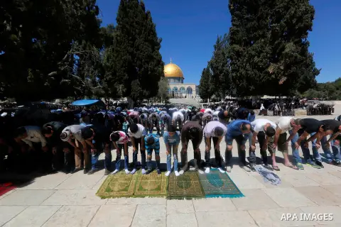 Palestinian muslim worshipers take part in Friday prayers outside the Dome of the Rock at the Al-Aqsa mosque compound in the Old City of Jerusalem on March 28, 2014. Israel has told the Palestinians it will not free the...