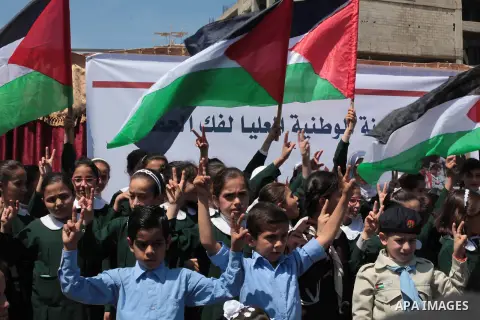 Palestinian children take part in a rally marking the Children's Day during a protest against Israeli blockade on Gaza strip in Gaza city, on April 05, 2014. Photo by Ashraf Amra