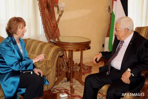 Palestinian President Mahmoud Abbas meets with cforeign policy chief Catherine Ashton in Cairo, April 10, 2014. Photo by Mohammed Bendari