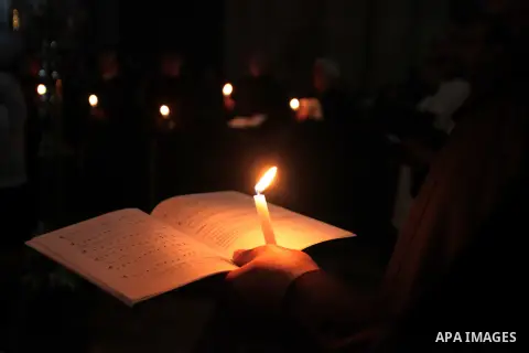Palestinian Christians take part on Orthodox Palm Sunday at the Church of the Holy Sepulchre, in Jerusalem's Old City, April 12, 2014. Palm Sunday commemorates Jesus Christ's triumphant entry into Jerusalem, and is the s...