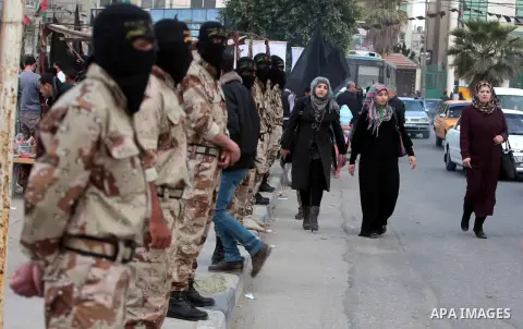 Palestinian Islamic Jihad militants take part in a rally marking Palestinian Prisoner's Day in the central Gaza Strip April 15, 2014. Photo by Ashraf Amra