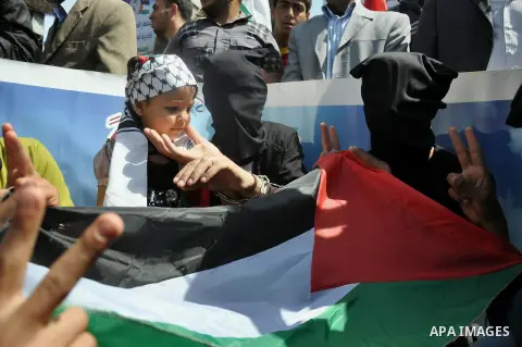 Palestinians take part in a rally marking Palestinian Prisoner Day, in Gaza City April 17, 2014. Israel holds some 5,000 Palestinians it accuses of committing or planning violence against it. Photo by Mohammed Talatene