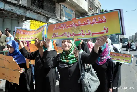 Palestinians take part in a rally marking Palestinian Prisoner Day, in Gaza City April 17, 2014. Israel holds some 5,000 Palestinians it accuses of committing or planning violence against it. Photo by Mohammed Talatene