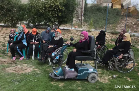 Palestinians Disabled participate in an athletics championship for disabled, at Al-Jazeera Club in Gaza city on April 19, 2014. Photo by Ashraf Amra