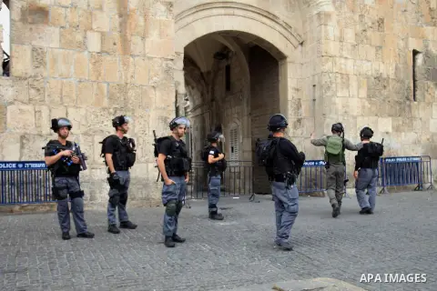 Israeli policemen stand guard as they prevent Palestinians from access to the Al-Aqsa mosque compound in Jerusalem's Old City, April 20, 2014. Dozens of Palestinian worshipers were wounded and 25 were detained after clas...