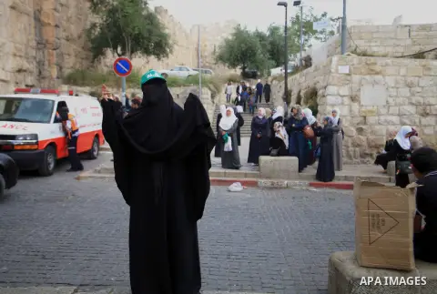 A Palestinian woman shout slogans during clashes with Israeli policemen in Jerusalem's Old City, April 20, 2014. Dozens of Palestinian worshipers were wounded and 25 were detained after clashes broke outside the Al-Aqsa...