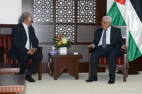 Palestinian President Mahmoud Abbas meets with the President of International Federation of Journalists, Jim Boumelha, in the West Bank City of Ramallah, April 20, 2014. Photo by Thaer Ganaim