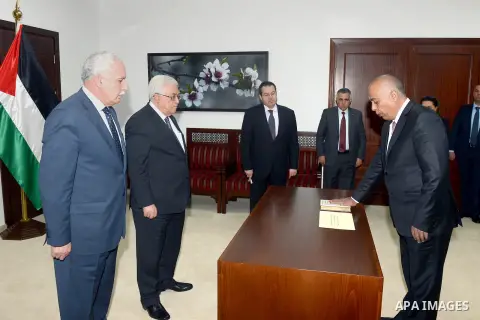 Zuhair Hamdallah swears as Palestine Ambassador to Sri Lanka in front of Palestinian President Mahmoud Abbas, in the West Bank City of Ramallah, April 20, 2014. Photo by Thaer Ganaim