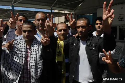 Palestinian Fatah member gestures after their release from a Palestinian prison in Gaza City April 21, 2014. Palestinian ministry of interior in Gaza freed 10 prisoners of the rival Fatah movement of President Mahmoud Ab...