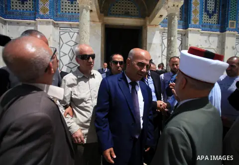 Palestinian Security Forces Spokesman, Major General Adnan Al-Damiri, walks at the al-Aqsa mosque compound during a visit to Jerusalem's old city on April 23, 2014. Photo by Saeed Qaq