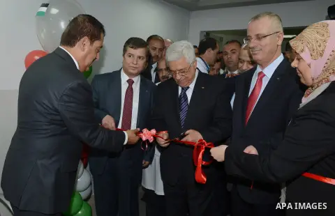 Palestinian President Mahmoud Abbas attends an opening ceremony of the magnetic resonance imaging section at the hospital of Ramallah, in the West Bank City of Ramallah, April 24, 2014. Photo by Thaer Ganaim