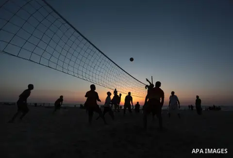 Palestinian children enjoy playing in the sea at Gaza beach on May 2, 2014. Photo by Ashraf Amra