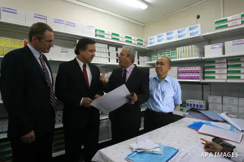 Brazilian Ambassador Paulo Franca and Director of UNRWA operations in Gaza strip, Robert Turner, visit a Ma'an clinic in Khan Younis in the southern Gaza strip, on May 13, 2014. Photo by Eyad Al Baba