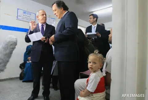 Brazilian Ambassador Paulo Franca and Director of UNRWA operations in Gaza strip, Robert Turner, visit a Ma'an clinic in Khan Younis in the southern Gaza strip, on May 13, 2014. Photo by Eyad Al Baba