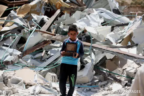 A Palestinian boy serch ther rubbles of his house after demolish by Israeli municipality bulldozers under the pretext of building without permit, at Jabal al-Mukaber district, East Jerusalem May 14, 2014. Israel destroye...