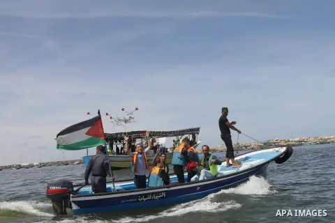 Palestinians sail their boats as part a protest against the blockade on Gaza, at the seaport of Gaza City May 19, 2014. Israel imposed a blockade on Gaza in 2007 after Islamist group Hamas seized control of the territory...