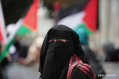 Palestinians hold placards and Palestine flags during a demonstration to calling for an end in the political division and the national reconciliation in Gaza city, on May 20, 2014. Photo by Ashraf Amra
