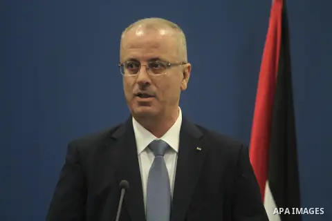 Palestinian Prime Minister Rami Hamdallah speaks during a press conference with Bulgarian Prime Minister Plamen Oresharski at the Palestinian Prime Minister's office in the West Bank town of Ramallah, 21 May 2014. Oresha...