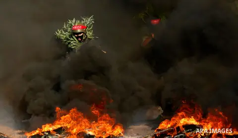 Militants from the Democratic Front for the Liberation of Palestine (DFLP) show off their skills during a graduation ceremony in Rafah in the southern Gaza Strip on June 06, 2014. Photo by Ashraf Amra