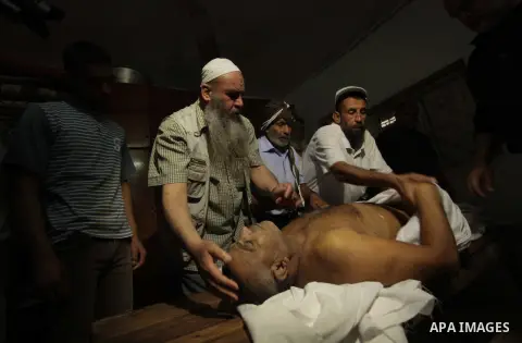 Palestinian relatives of fisherman Imad Salem mourn over the body during his funeral in Beit Lahiya town in the northern Gaza Strip, 08 June 2014. Salem, 51, who was injured two weeks earlier when Israeli navy fired at t...