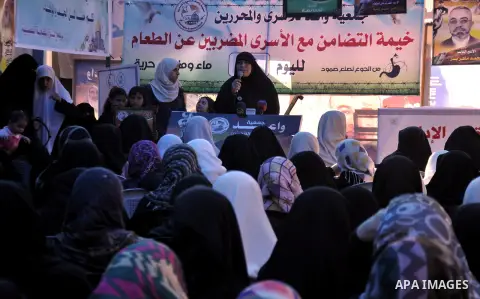 Palestinian women take part in a demonstration in support of 125 Palestinian prisoners detained in Israeli jails and who have been on hunger strike for six weeks, outside Red Cross office, in Gaza City on June 09, 2014....