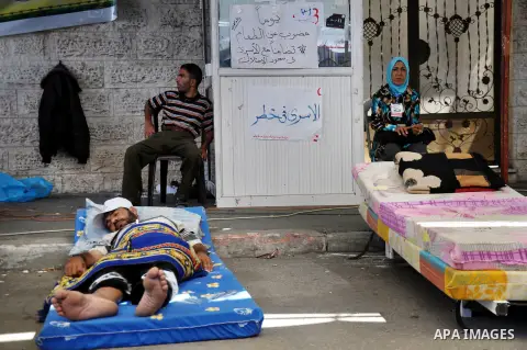 Palestinians take part in a demonstration in support of 125 Palestinian prisoners detained in Israeli jails and who have been on hunger strike for 50 days, outside Red Cross office, in Gaza City on June 11, 2014. 285 Pal...