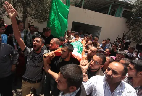 Palestinians carry body the of Mohammed Arour, 30 during his funeral in Beit Lahiya town in the northern Gaza Strip, June 12, 2014. Militants in the Gaza Strip fired a rocket into Israel on Wednesday for the first time s...