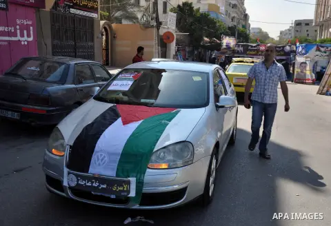 Palestinian drivers take part a protest to solidarity with Palestinian prisoners in front of Red cross office in Gaza city, on June 12, 2014. 285 Palestinian prisoners are observing a mass hunger strike in protest agains...