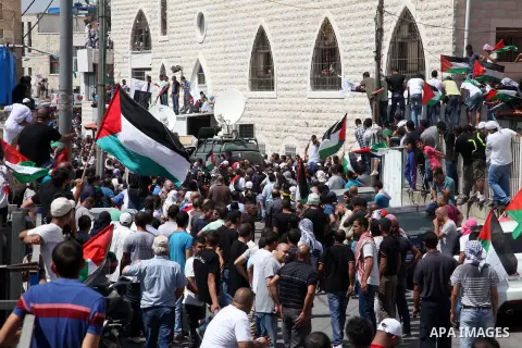 Palestinian mourners carry the body of Mohammed Abu Khder, 16, during his funeral in Shuafat, in Israeli annexed East Jerusalem on July 4, 2014. Abu Khder, a Palestinian teenager was reportedly kidnapped and killed, trig...