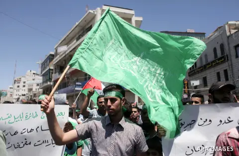 Palestinian protesters take part in a demonstration to show solidarity with Gaza strip, in west bank city of ramallah on July 18, 2014. Israel stepped up its land offensive in Gaza with artillery, tanks and gunboats on F...