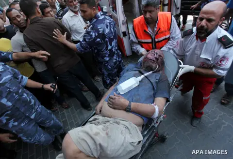 Palestinian medics carry a man, who medics said he was wounded in an Israeli air strike, in Khan Younis in the southers Gaza Strip July 22, 2014. A series of Israeli air strikes early killed seven people in Gaza, includi...