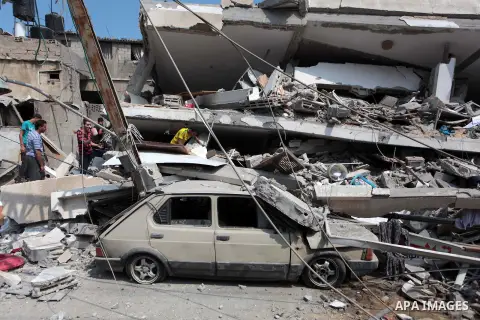 Palestinians search in the rubble of a residential building, which police said was destroyed in an Israeli air strike, in Gaza City July 22, 2014. Israel kept up its assaults in the Gaza Strip on Tuesday, killing three P...