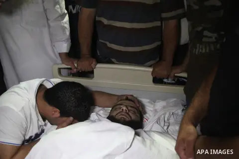 Relatives of killed Palestinian Mahmud al-Hamamra, 32, mourn over his body at a hospital in Hebron on July 22, 2014 after he was shot to death by israeli soldiers during clashes in the West Bank village of Husan, near Be...