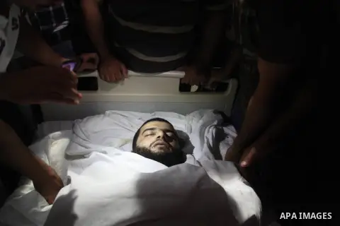 Relatives of killed Palestinian Mahmud al-Hamamra, 32, mourn over his body at a hospital in Hebron on July 22, 2014 after he was shot to death by israeli soldiers during clashes in the West Bank village of Husan, near Be...