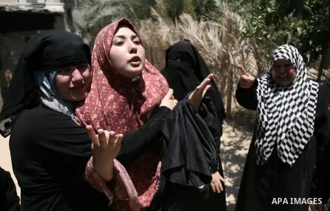Palestinian relatives of Tawfiq al-Agha, who medics said was killed in Israeli shelling, mourn during his funeral in Khan Younis in the southern Gaza Strip July 23, 2014. Israeli forces pounded Gaza on Wednesday, meeting...