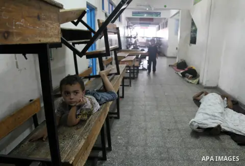 Displaced Palestinians sleep on the ground on July 23, 2014 at a UN school in the refugee camp of Jabalia where families fleeing heavy fighting in the besieged Palestinian territory have taken refuge. A United Nations sc...