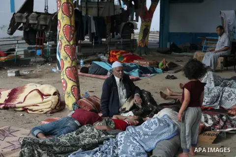 Displaced Palestinians sleep on the ground on July 23, 2014 at a UN school in the refugee camp of Jabalia where families fleeing heavy fighting in the besieged Palestinian territory have taken refuge. A United Nations sc...