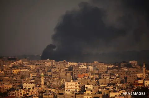 Smoke rises from buildings following an Israeli airstrike in eastern Gaze City neighbourhood of Shejaiya during a military operation on July 23, 2014. A series of strikes and shellings throughout Gaza brought the total n...