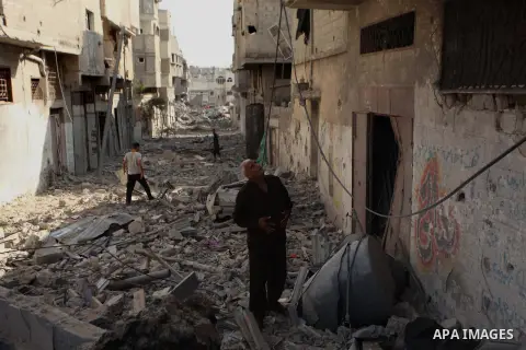 Palestinians inspect the rubble of destroyed houses in the Shejaia neighbourhood, which witnesses said was heavily hit by Israeli shelling and air strikes during an Israeli offensive, in Gaza City July 26, 2014. A 12-hou...