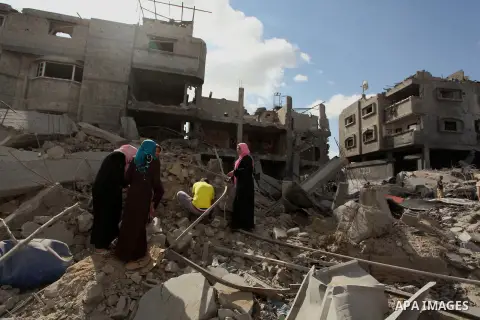 Palestinians inspect the rubble of destroyed houses in the Shejaia neighbourhood, which witnesses said was heavily hit by Israeli shelling and air strikes during an Israeli offensive, in Gaza City July 26, 2014. A 12-hou...