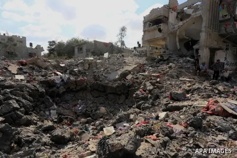 Palestinians inspect the rubble of destroyed houses in the Shejaia neighbourhood, which witnesses said was heavily hit by Israeli shelling and air strikes during an Israeli offensive, in Gaza City July 26, 2014. A 12-hou...