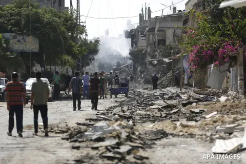 Palestinians walk on the rubble as they enter the northern district of Beit Hanun to check their homes in the Gaza Strip during an humanitarian truce on July 26, 2014. Palestinians retrieved dozens of bodies from the rub...