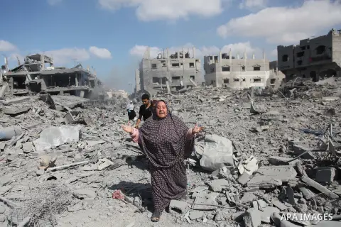 A Palestinian woman reacts at seeing destroyed homes in the northern district of Beit Hanun in the Gaza Strip during an humanitarian truce on July 26, 2014. Palestinians retrieved dozens of bodies from the rubble of Gaza...