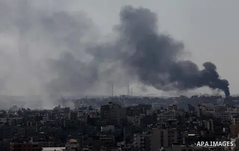 Smoke rises during an Israeli offensive in the east of Gaza City July 27, 2014. A humanitarian truce in the Gaza Strip collapsed on Sunday after a barrage of rockets fired by Palestinian militants was met with fierce Isr...